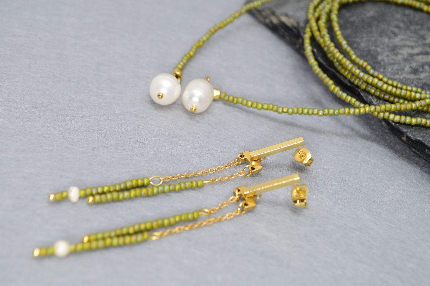 Olive Green Schmuckset – Perlen-Lariat-Halskette & Ohrringe
