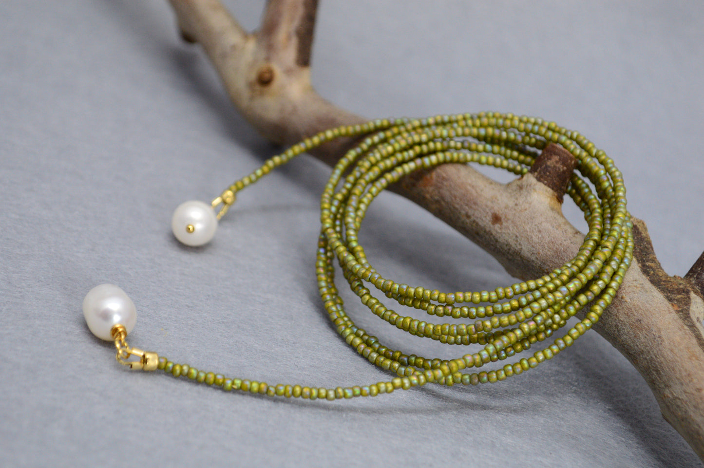 Olive Green Schmuckset – Perlen-Lariat-Halskette & Ohrringe

