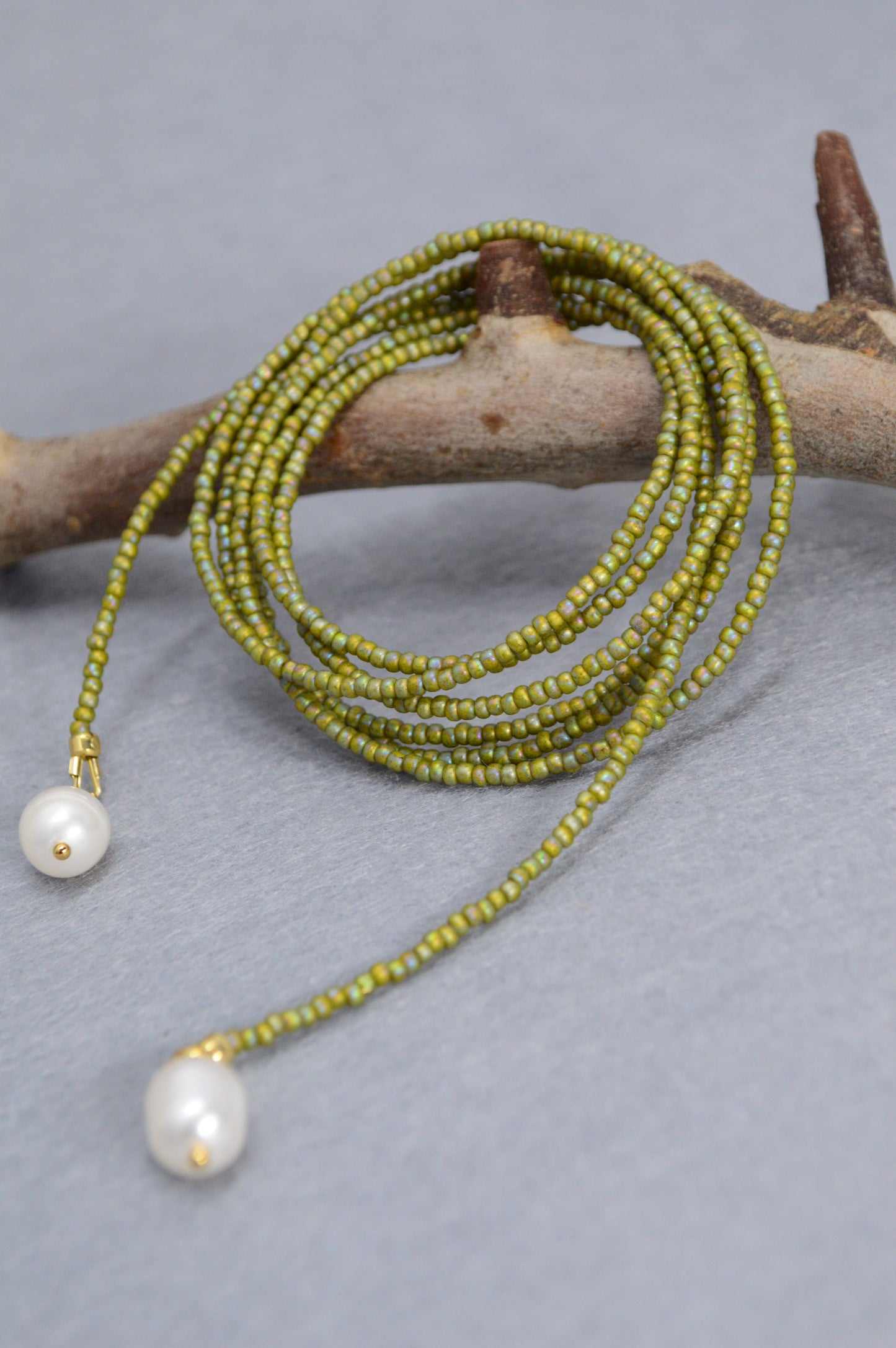 Olive Green Schmuckset – Perlen-Lariat-Halskette & Ohrringe
