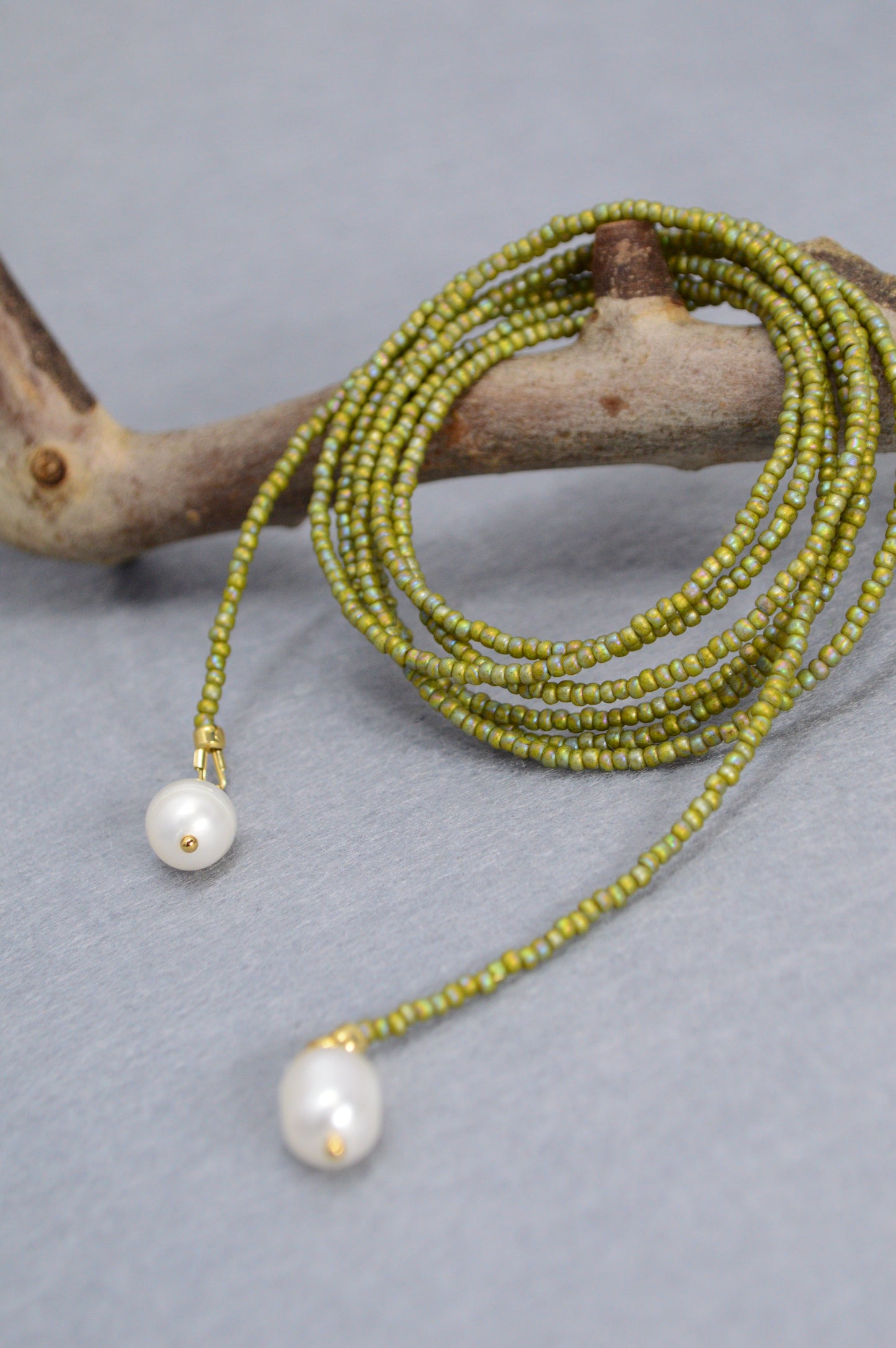 Olive Green Schmuckset – Perlen-Lariat-Halskette & Ohrringe
