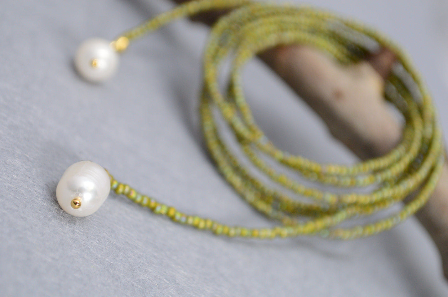 Olive Green Schmuckset – Perlen-Lariat-Halskette & Ohrringe
