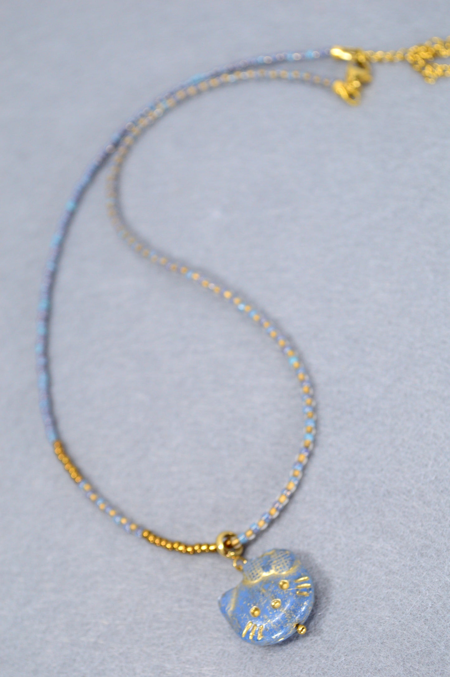 Collier avec pendentif chat – Choker en perles en 3 couleurs
