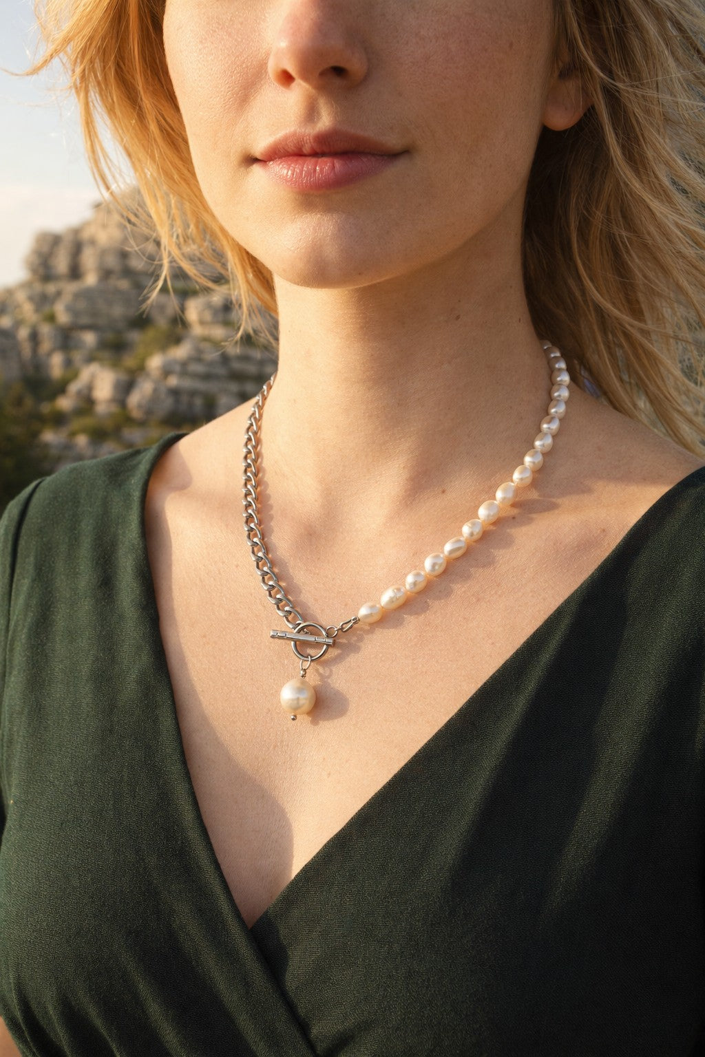Collar mitad perlas mitad cadena | colgante asimétrico de perla barroca | acero inoxidable y perlas de agua dulce
