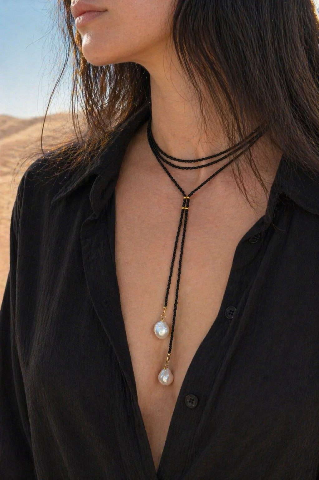 Boho Schwarze Perlen-Lariat-Halskette – Handgefertigte Wickel-Y-Kette mit Süßwasserperlen – Eleganter minimalistischer Schmuck
