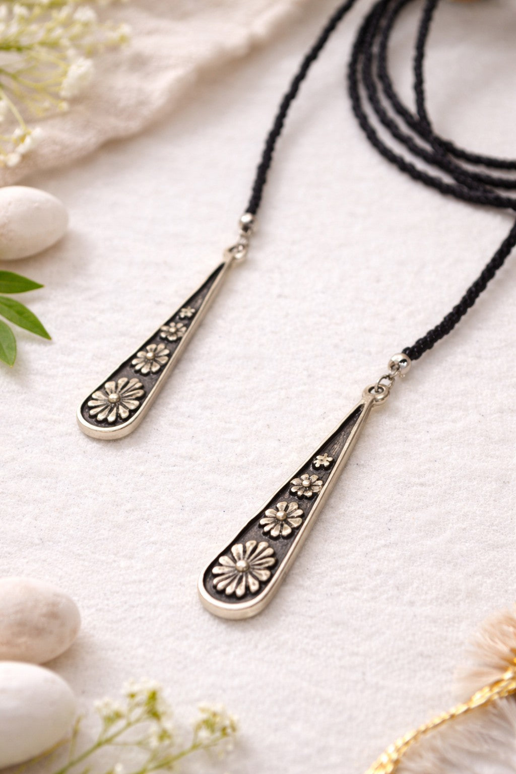 Collar lariat de cuentas negras, choker envolvente boho, collar con colgante de acero inoxidable, collar minimalista para capas, joyería estilo western, regalo para ella