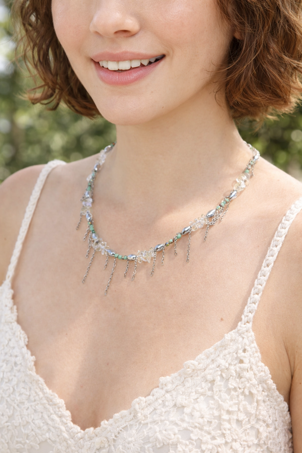 Gargantilla moderna de piedras mixtas y vidrio con cadenas de acero inoxidable
