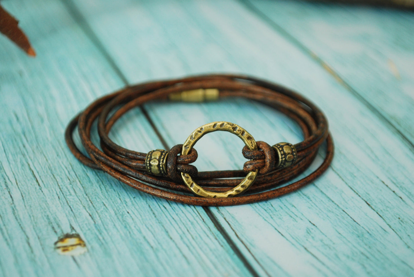 Boho-Chic Leather Bracelet with Bronze Ring and Magnetic Clasp - Unisex Fashion Accessory for Comfortable Wear