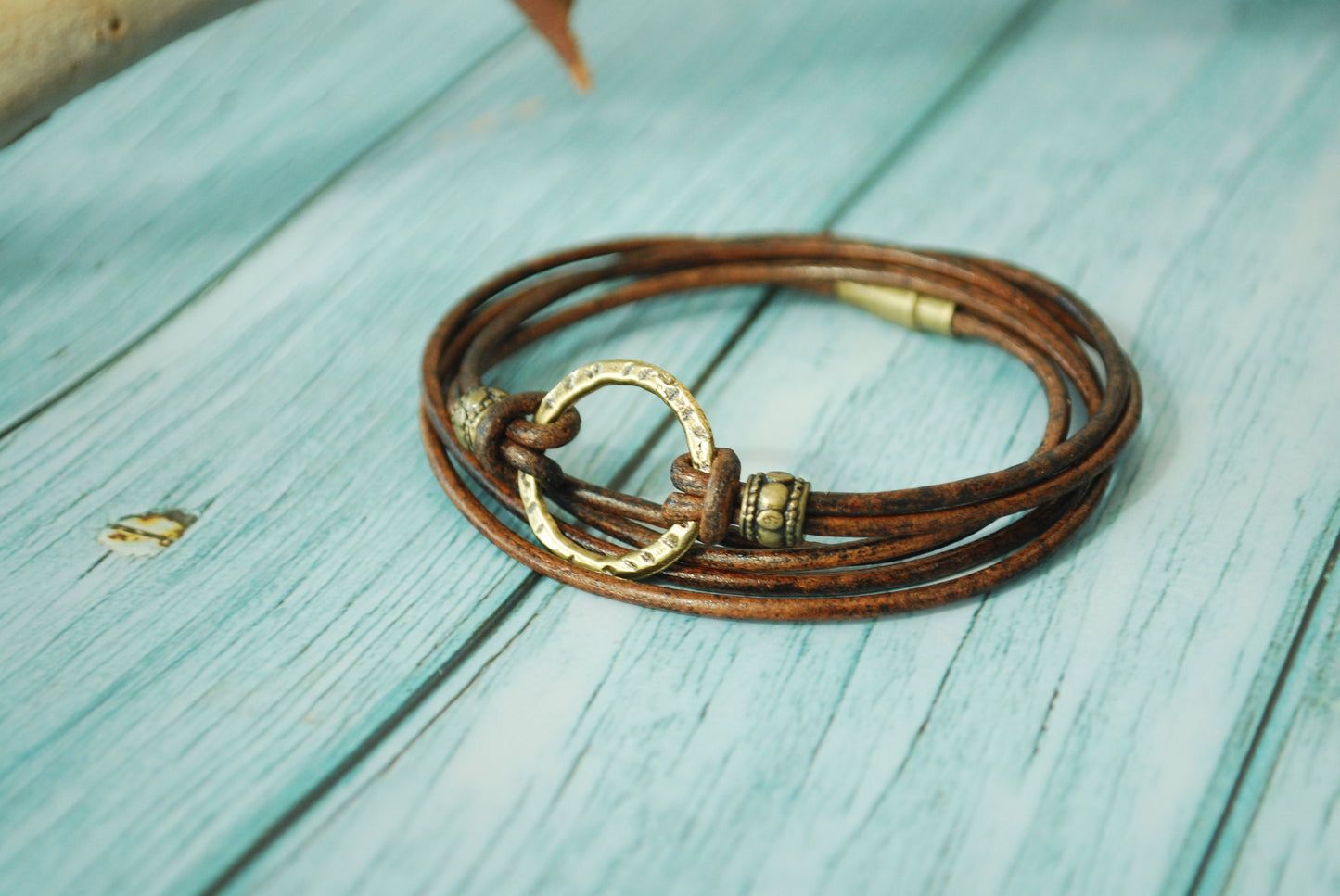 Boho-Chic Leather Bracelet with Bronze Ring and Magnetic Clasp - Unisex Fashion Accessory for Comfortable Wear