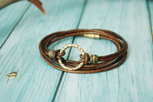 Boho-Chic Leather Bracelet with Bronze Ring and Magnetic Clasp - Unisex Fashion Accessory for Comfortable Wear