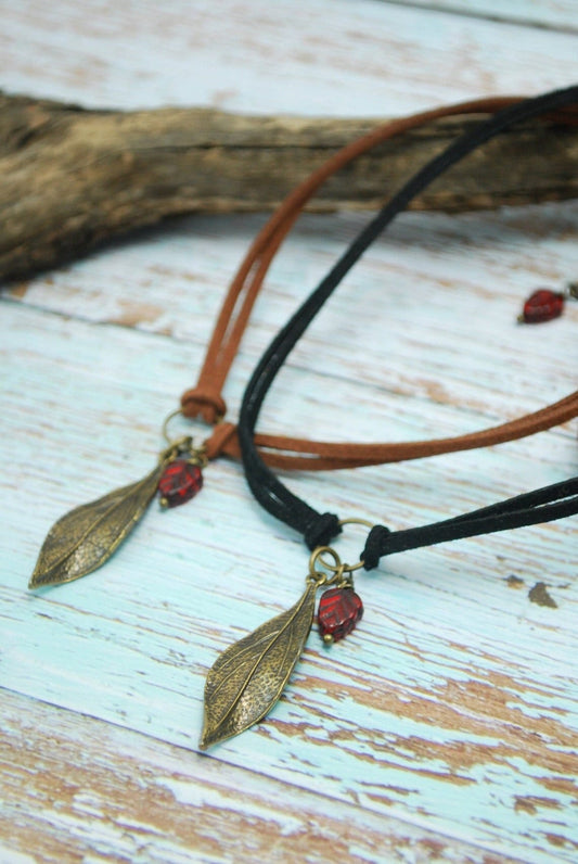 Leather leaf choker, exclusive Estibela deign, dark red beaded necklace