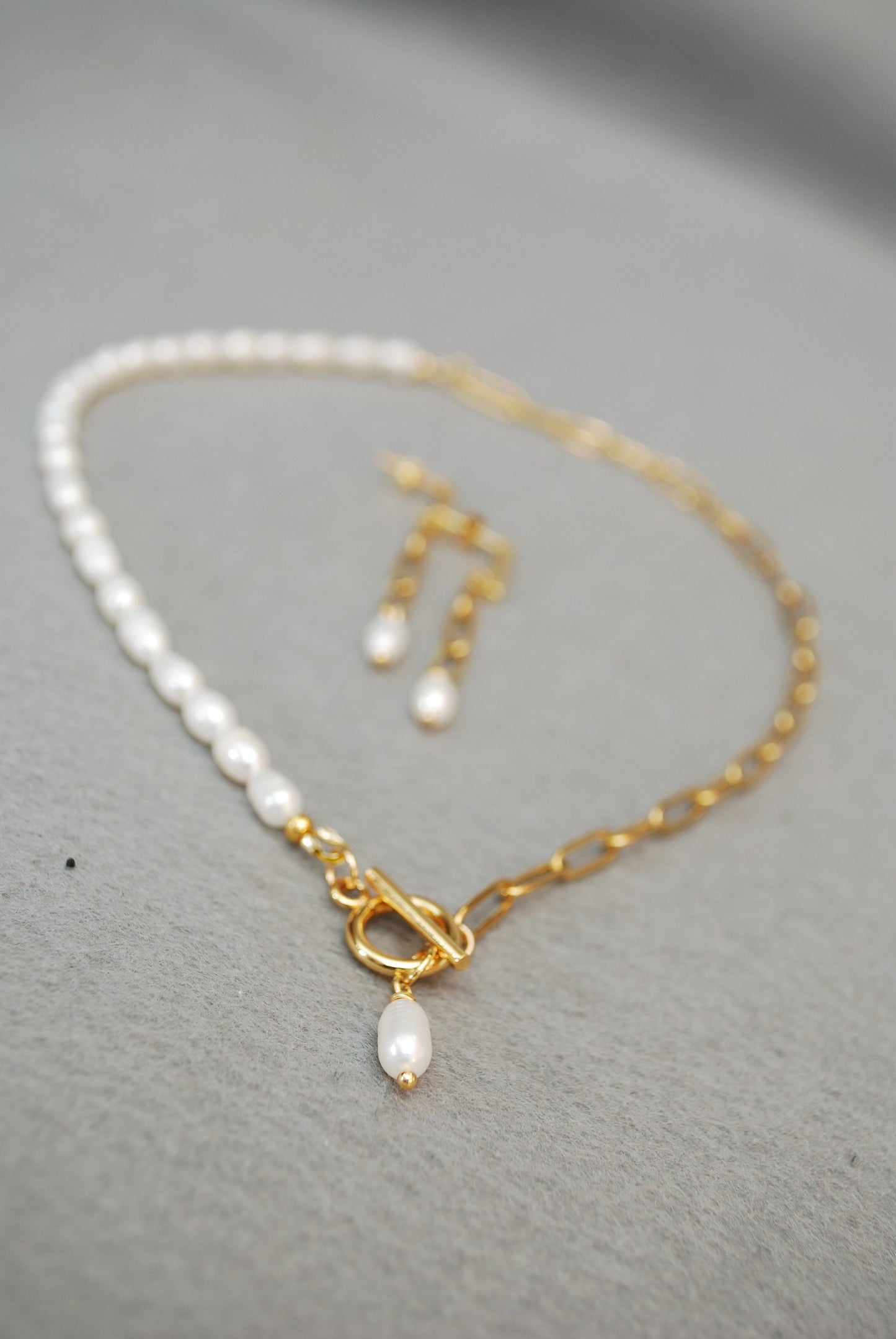 Half Chain & Half Freshwater Pearl Necklace: Elegant Everyday Fine Jewelry, Gold Stainless Steel, 42cm Length - Limited Edition by Estibela.