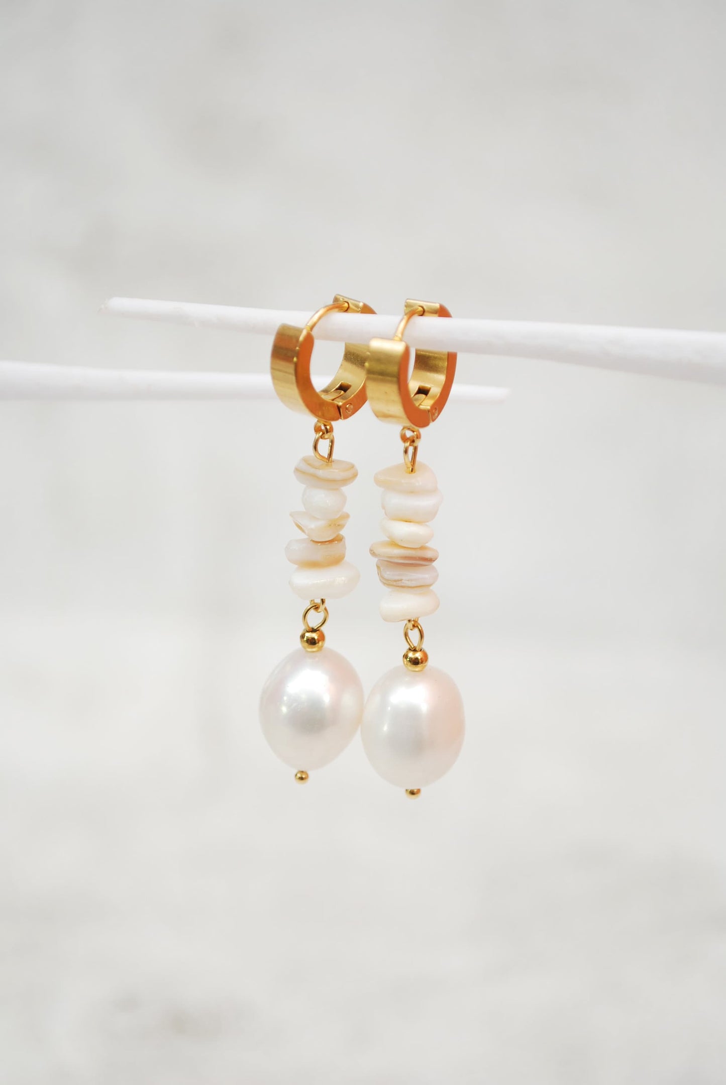 Big freshwater pearl earrings, coral leverback earrings, gold palet earrings, estibela, 5.5cm 2.1"