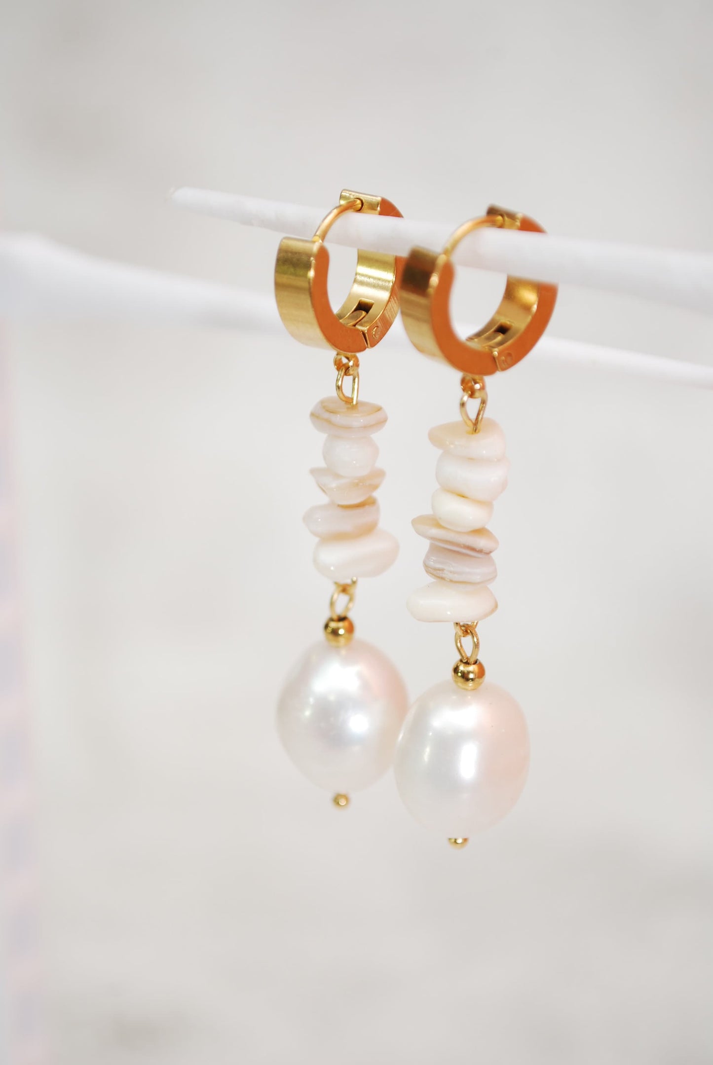 Big freshwater pearl earrings, coral leverback earrings, gold palet earrings, estibela, 5.5cm 2.1"