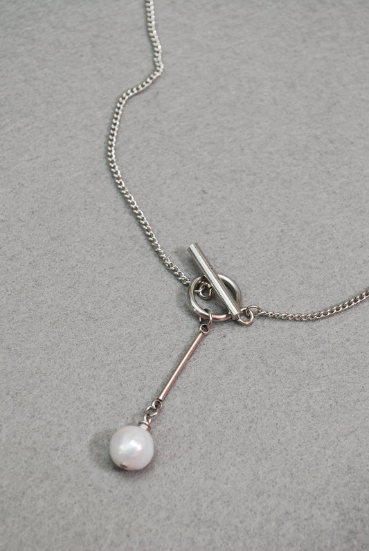 Minimalist Freshwater Pearl Necklace Choker with Stainless Steel Chain.