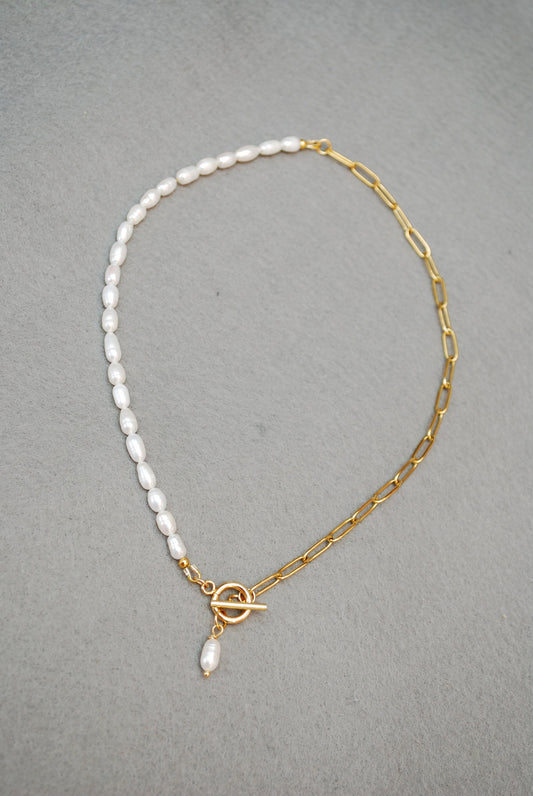 Half Chain & Half Freshwater Pearl Necklace: Elegant Everyday Fine Jewelry, Gold Stainless Steel, 42cm Length - Limited Edition by Estibela.