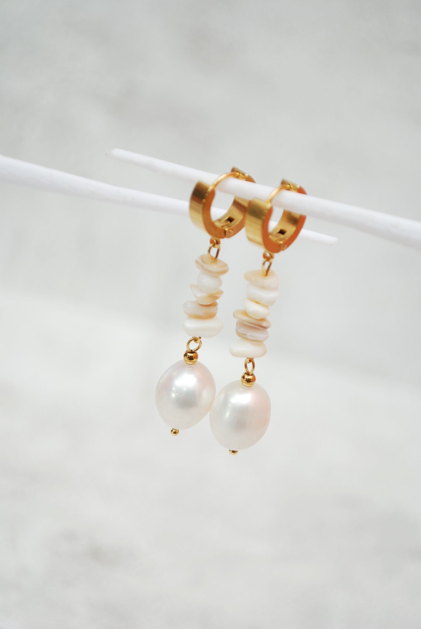 Big freshwater pearl earrings, coral leverback earrings, gold palet earrings, estibela, 5.5cm 2.1"