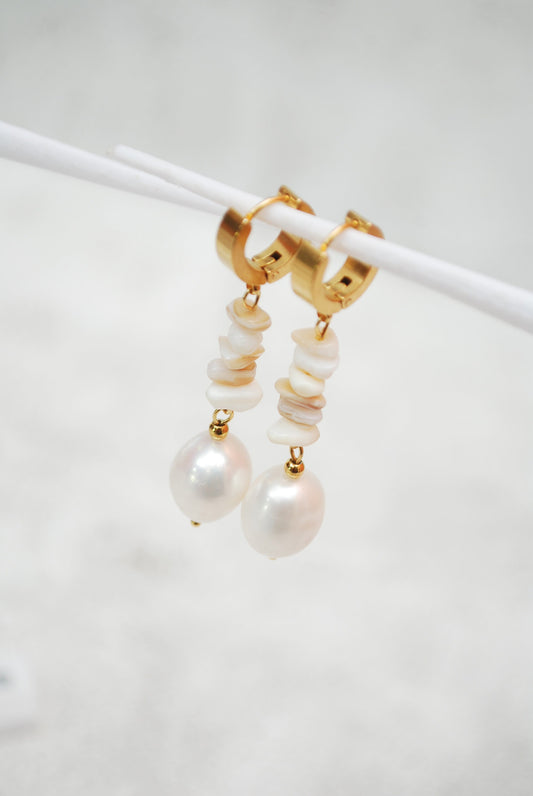 Big freshwater pearl earrings, coral leverback earrings, gold palet earrings, estibela, 5.5cm 2.1"