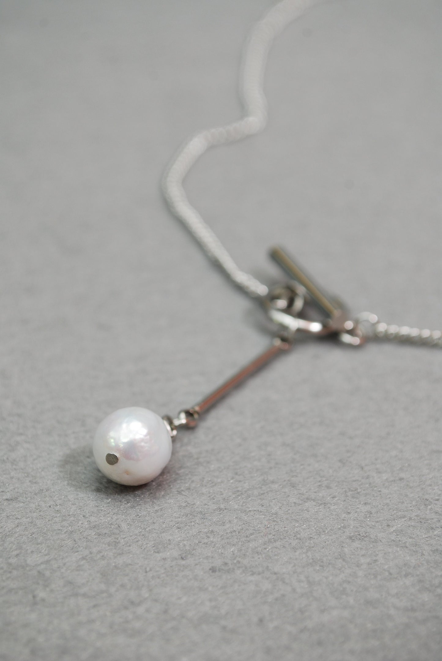 Minimalist Freshwater Pearl Necklace Choker with Stainless Steel Chain.