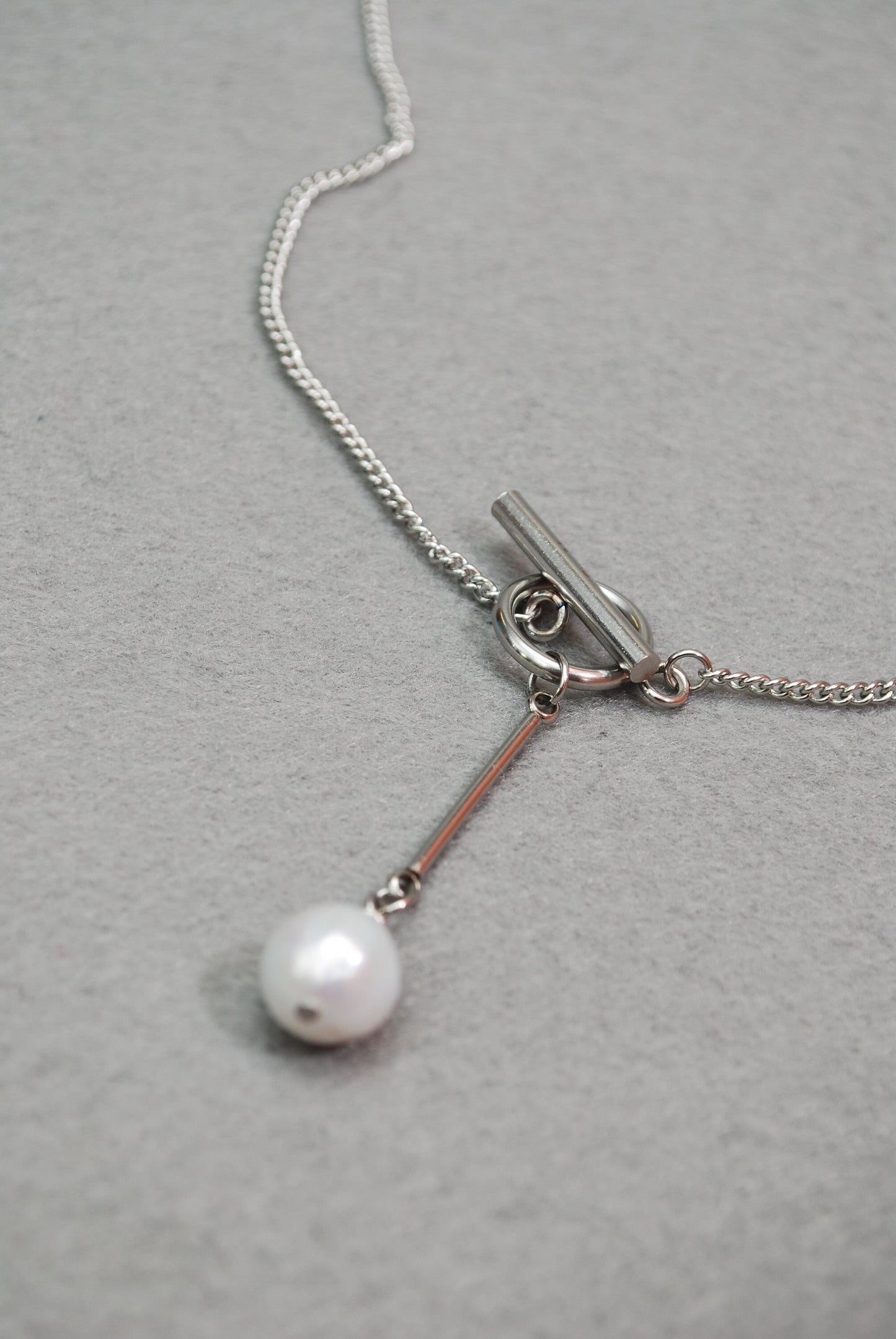 Minimalist Freshwater Pearl Necklace Choker with Stainless Steel Chain.