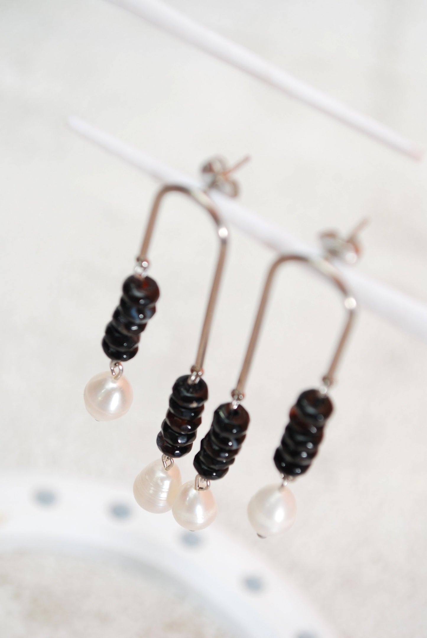 Black Agate & Freshwater Pearl Stone Beads Earrings, Stainless Steel Jewelry,  Hippie Arc Wedding, 7cm 2,75"