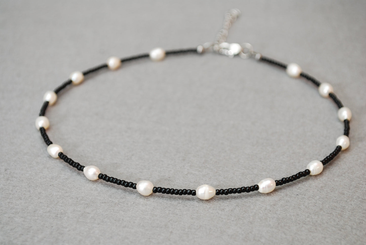 White minimalist seed beads & freshwater pearl beads choker, black - gray - white - pink - blue, 37cm 15"