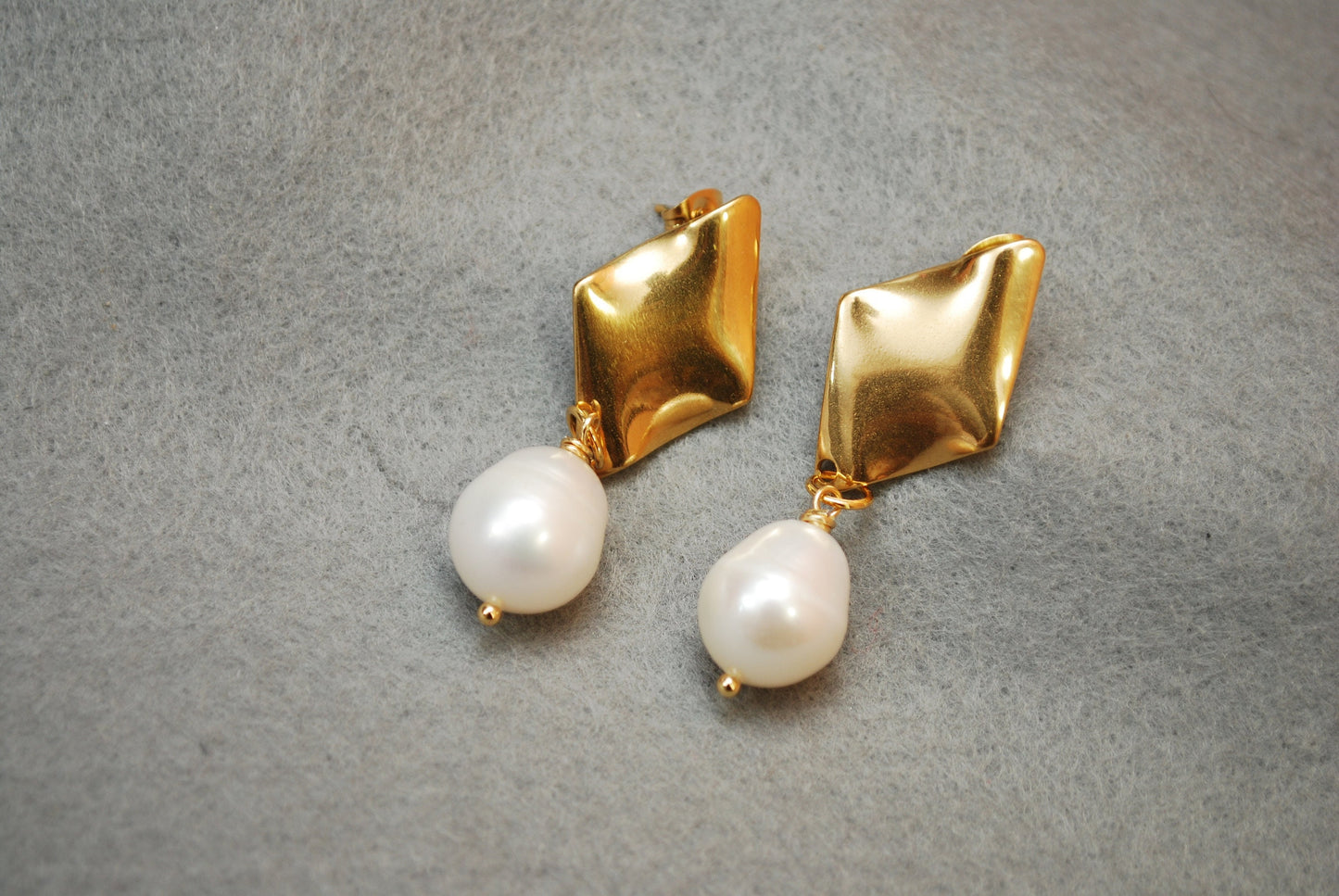 Chunky gold stainless steel earrings, Statement earrings with rhombus clasps", freshwater pearl earrings, Estibela design. 5cm - 2"