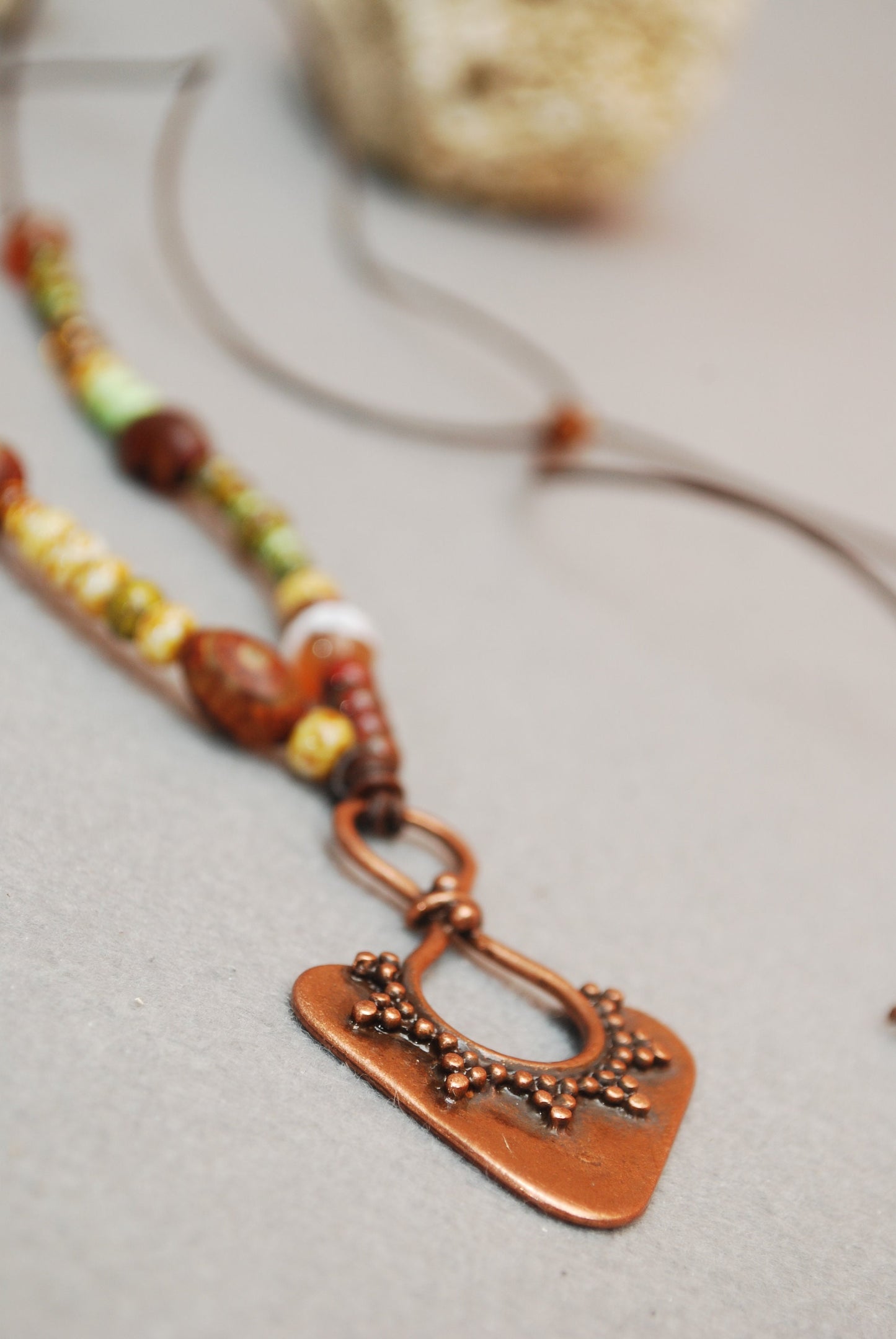 Exquisite Genuine Leather Necklace with Tibetan Agate Dzi Beads: A Unique Gift for Style and Luxury. Adjustible