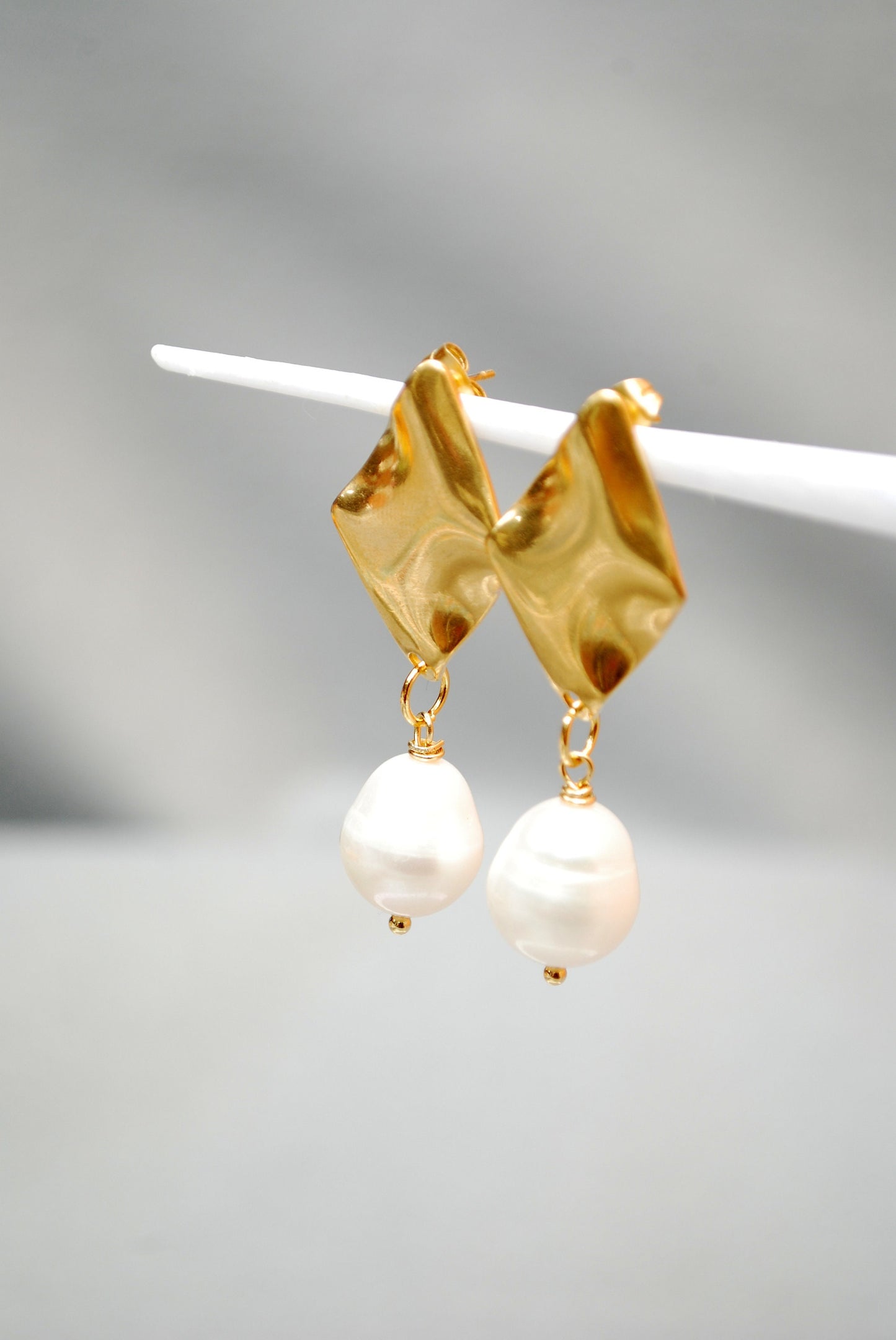 Chunky gold stainless steel earrings, Statement earrings with rhombus clasps", freshwater pearl earrings, Estibela design. 5cm - 2"