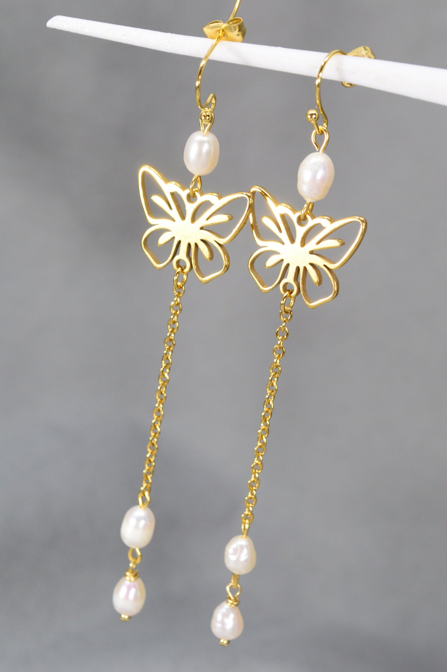 Golden Stainless Steel Earrings with Freshwater Pearls and Butterfly Design – Estibela Design: Elegant, Romantic, Classic. Length 10cm - 4"