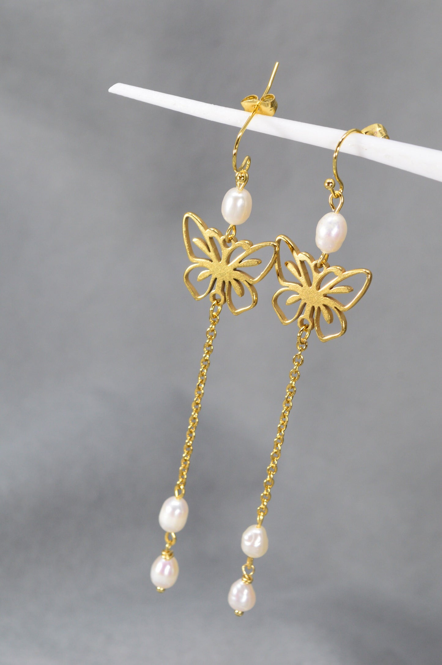 Golden Stainless Steel Earrings with Freshwater Pearls and Butterfly Design – Estibela Design: Elegant, Romantic, Classic. Length 10cm - 4"