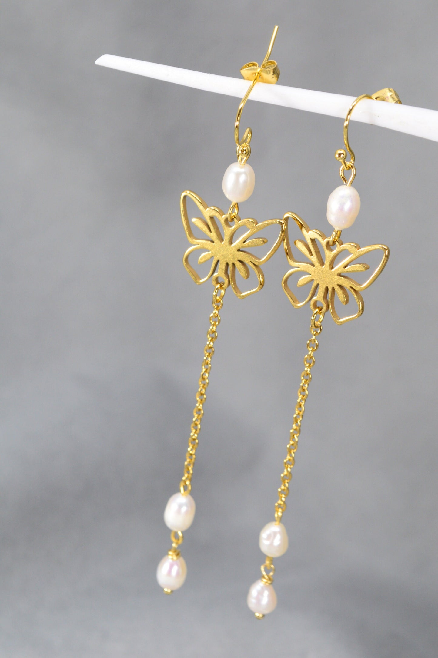 Golden Stainless Steel Earrings with Freshwater Pearls and Butterfly Design – Estibela Design: Elegant, Romantic, Classic. Length 10cm - 4"