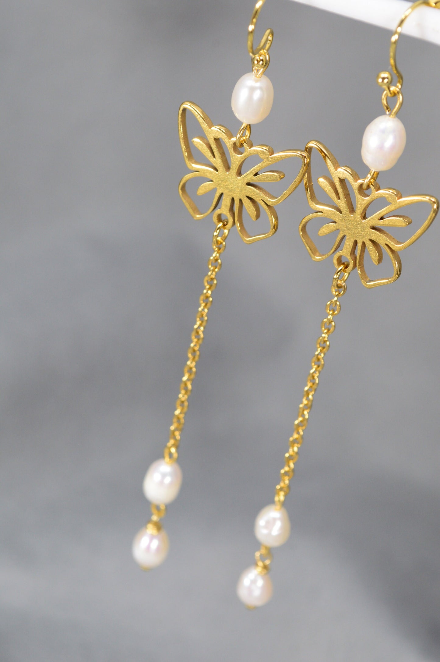 Golden Stainless Steel Earrings with Freshwater Pearls and Butterfly Design – Estibela Design: Elegant, Romantic, Classic. Length 10cm - 4"