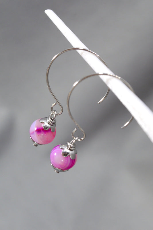 Minimalist Agate Bead Earrings: Elegant Summer Accessory. 3.5cm - 1.4". Estibela Design. Stainless steel hook.