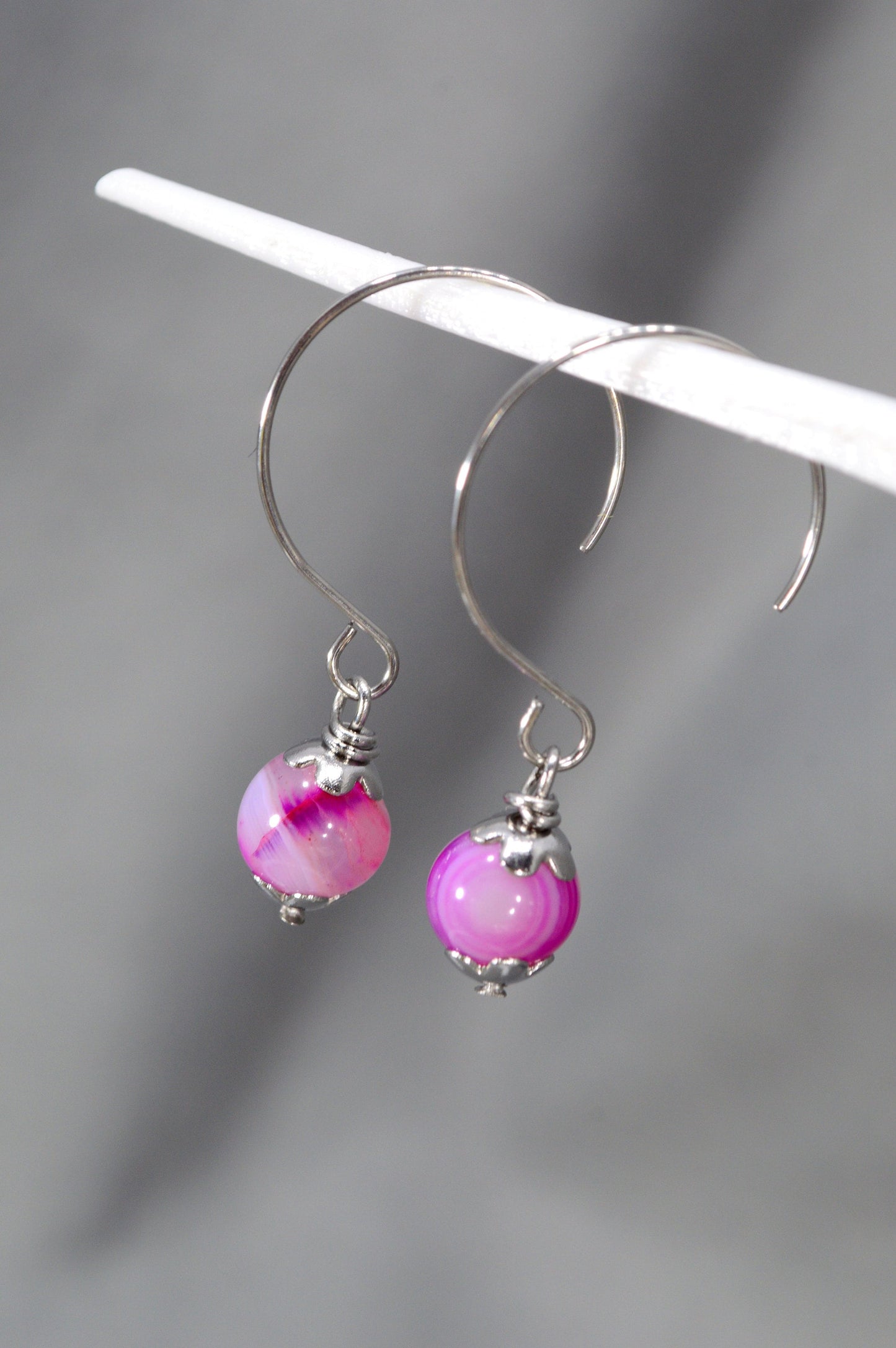 Minimalist Agate Bead Earrings: Elegant Summer Accessory. 3.5cm - 1.4". Estibela Design. Stainless steel hook.