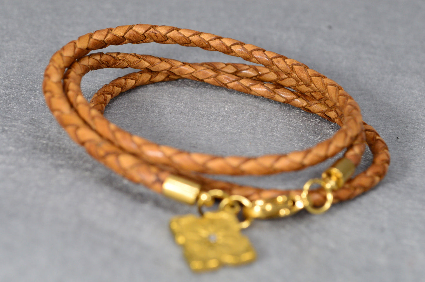 Stylish Leather Bracelet with Gold-Plated Stainless Steel by Estibela Design: Unique, Adjustable chain