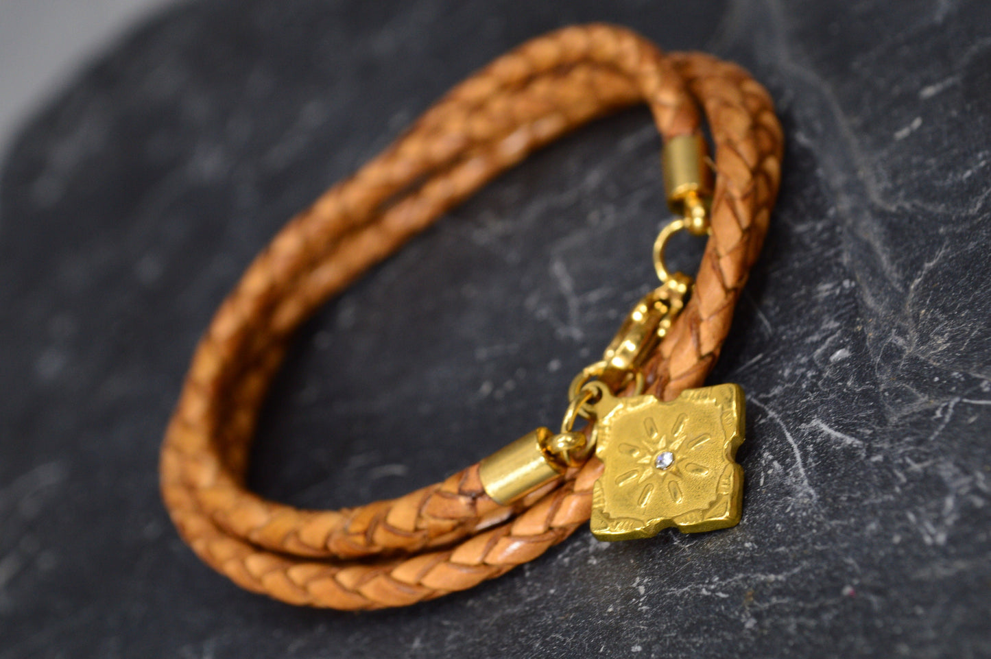 Stylish Leather Bracelet with Gold-Plated Stainless Steel by Estibela Design: Unique, Adjustable chain