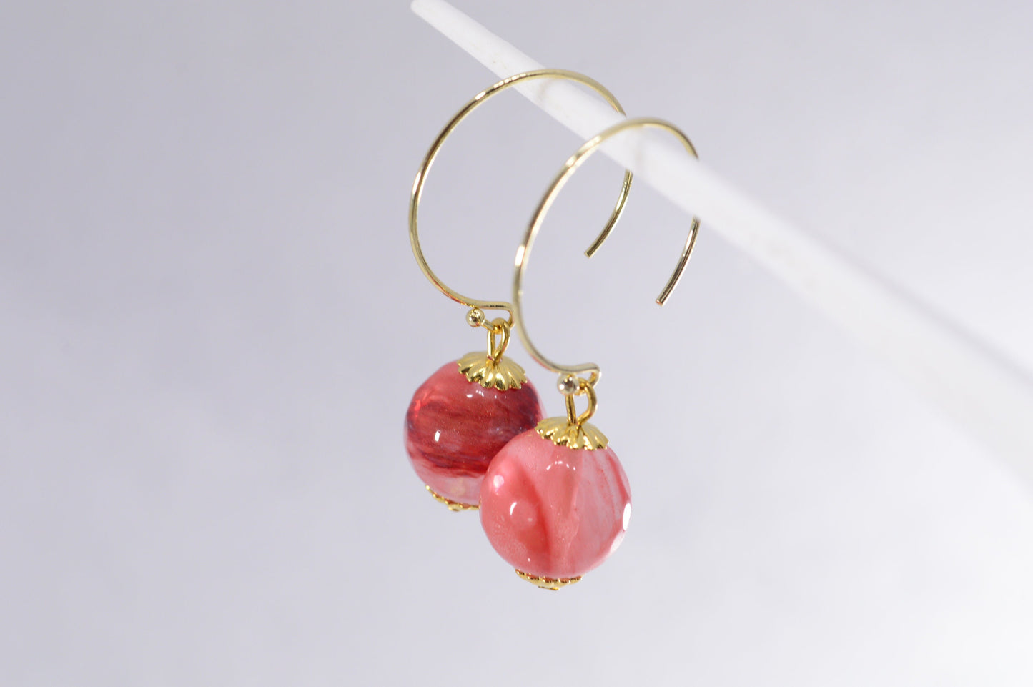 Large round earrings with natural agate. Round earrings with pink beads. Estibela design. 4cm - 1.5". Estibela Design. Stainless steel hook.