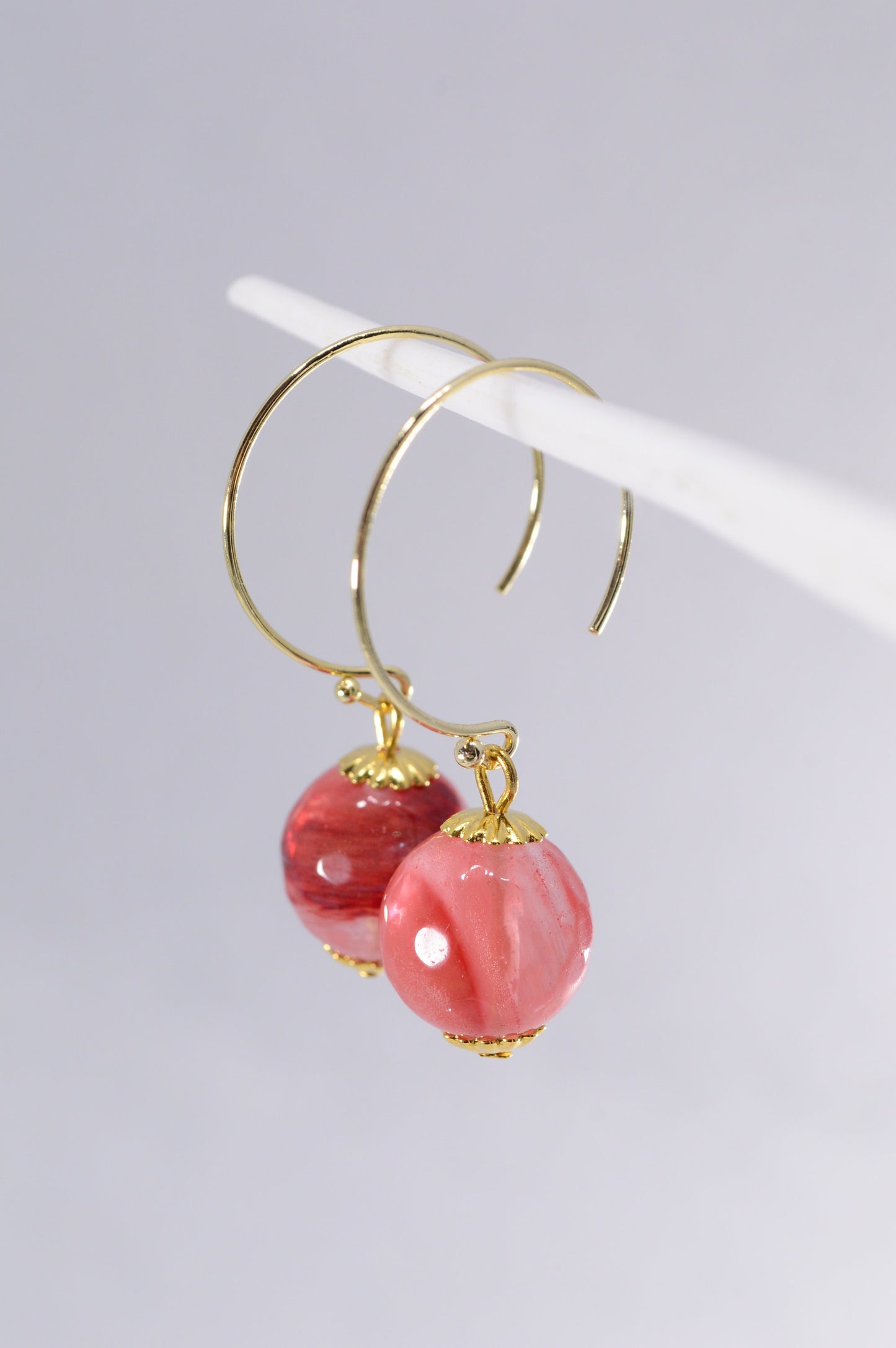 Large round earrings with natural agate. Round earrings with pink beads. Estibela design. 4cm - 1.5". Estibela Design. Stainless steel hook.