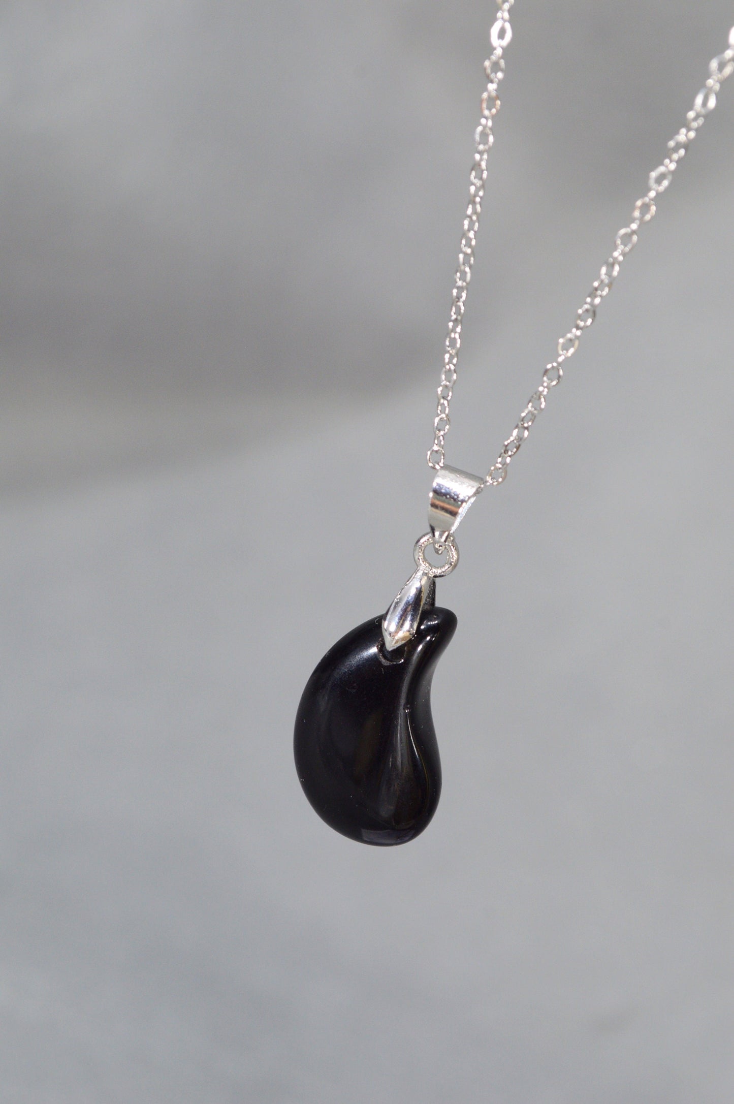 Onyx or carnelian tear-shaped pendant. Drop-shaped pendant. Teardrop stone steel chain necklace. Estibela design. 2cm - 0,8"