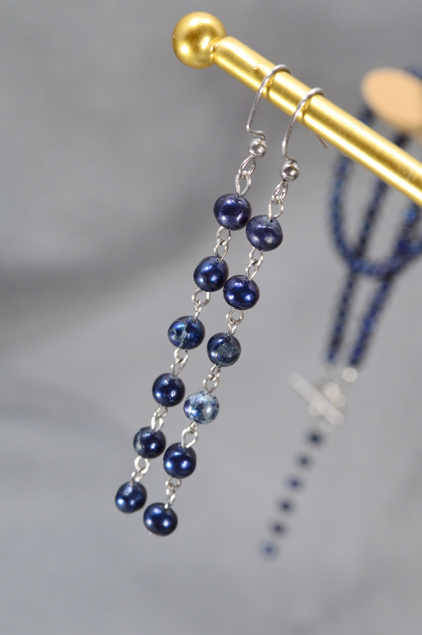 Сascading earrings with freshwater pearls.  Long earrings with deep blue pearls. Chic pearl earrings for formal events.  7cm - 3"