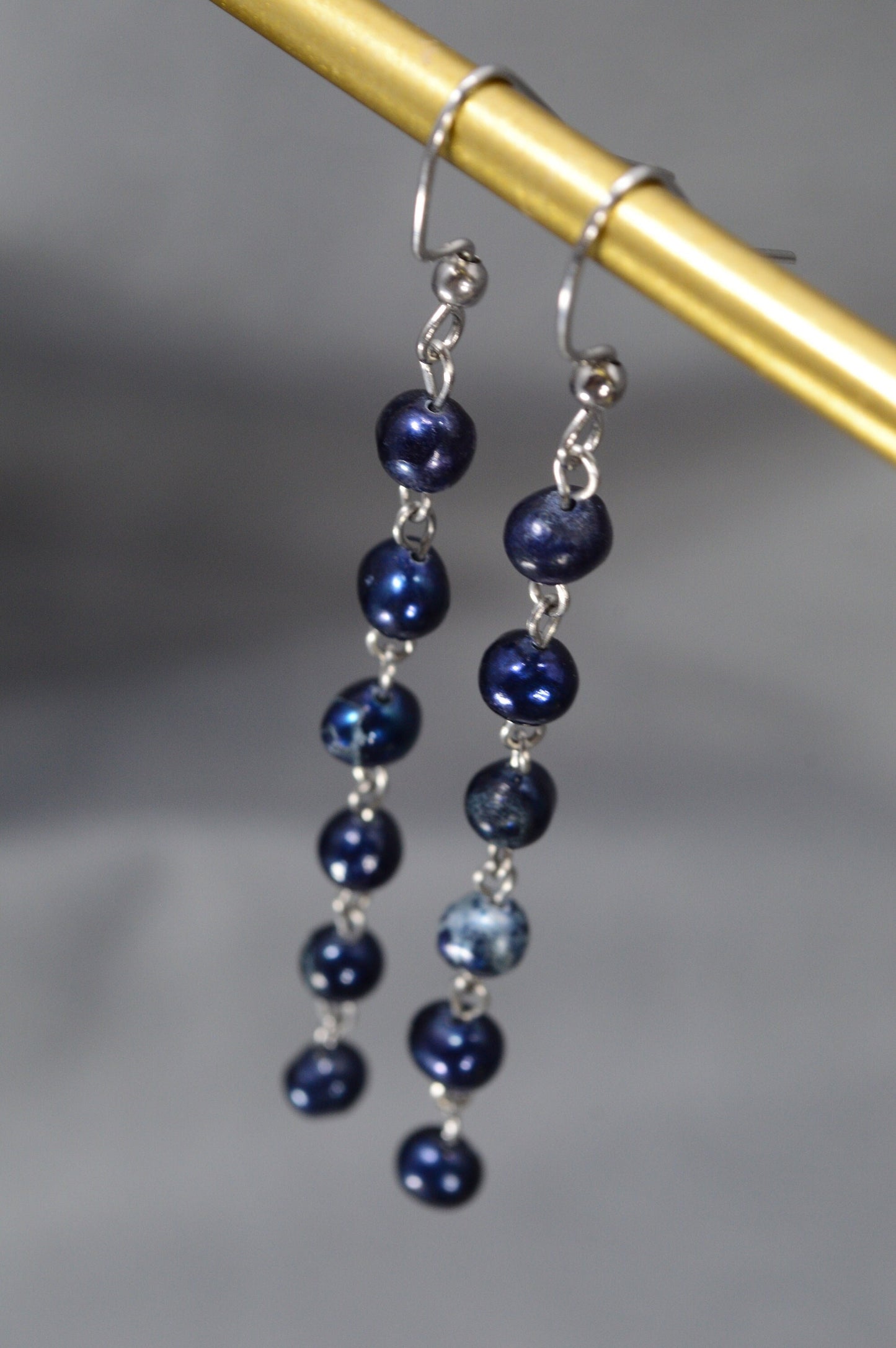 Сascading earrings with freshwater pearls.  Long earrings with deep blue pearls. Chic pearl earrings for formal events.  7cm - 3"