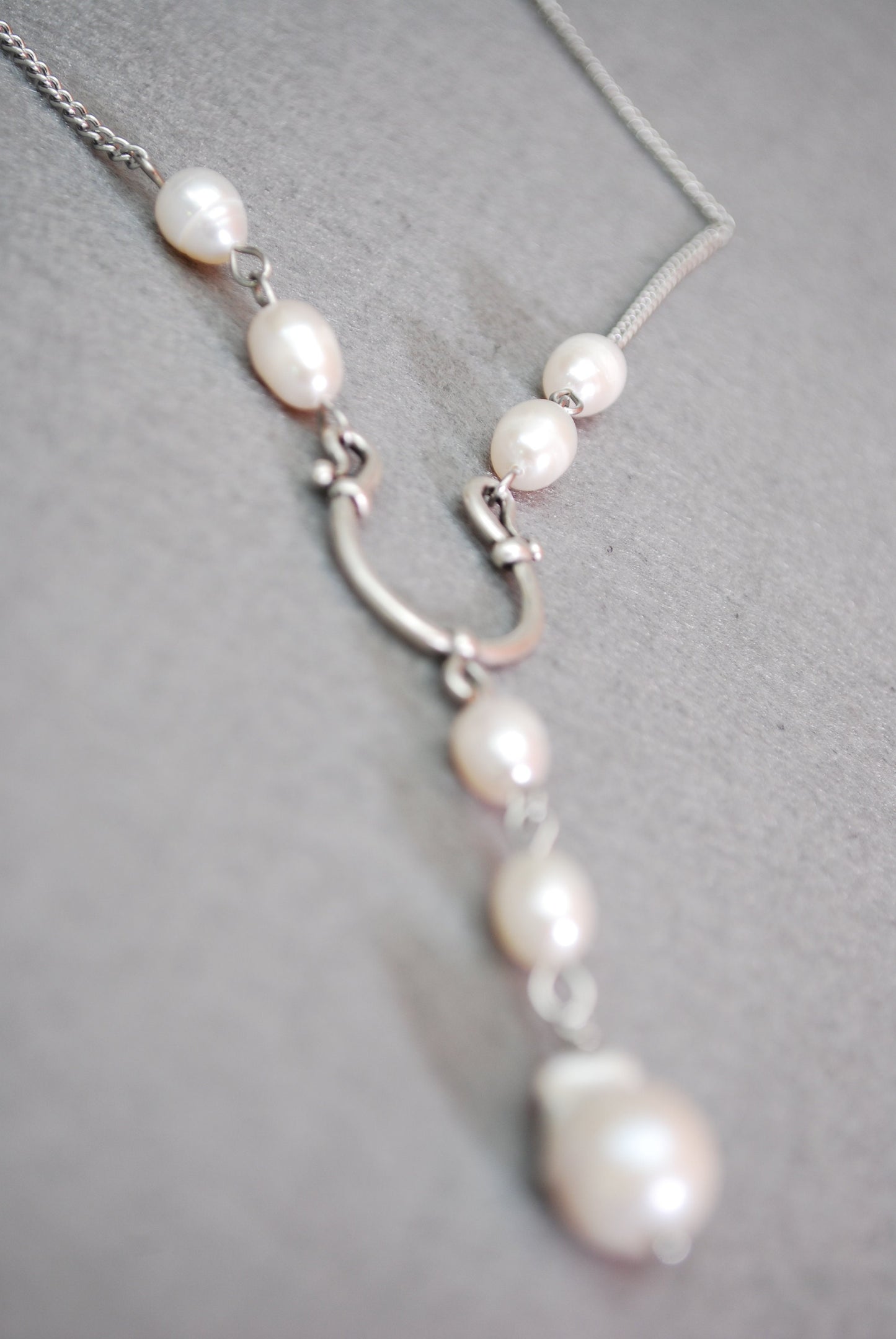 Freshwater Pearl Y Necklace. Boho wedding jewelry. Ibiza style elegant pearl necklace. Estibela design.