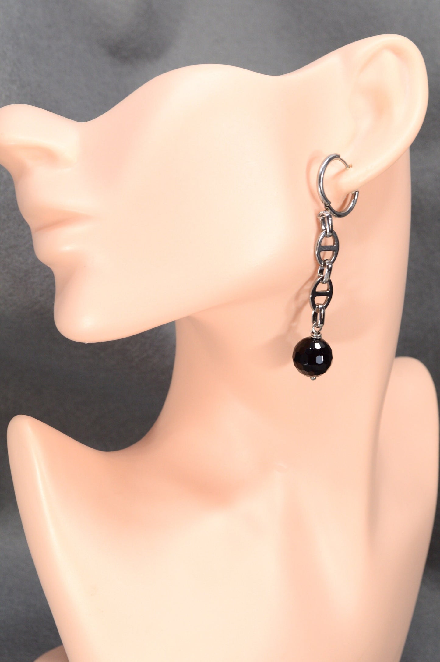 Black onyx earrings with unique Pig Snout Oval Chain Link. Sophisticated stainless steel dangle earrings. Estibela design. 6cm - 2.2"