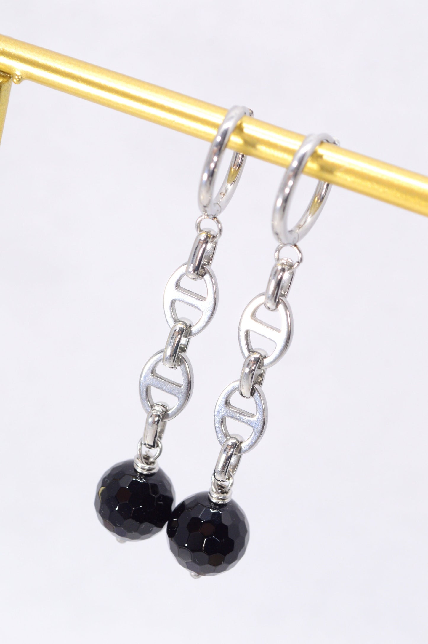 Black onyx earrings with unique Pig Snout Oval Chain Link. Sophisticated stainless steel dangle earrings. Estibela design. 6cm - 2.2"