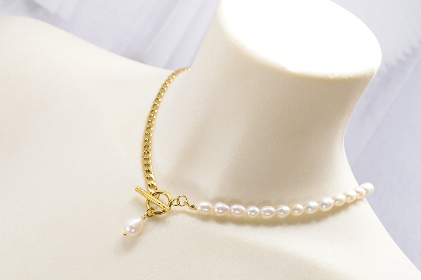 Half Chain & Half Freshwater Pearl Necklace: Elegant Everyday Fine Jewelry. Modern and Classic Necklace. Estibela collection.