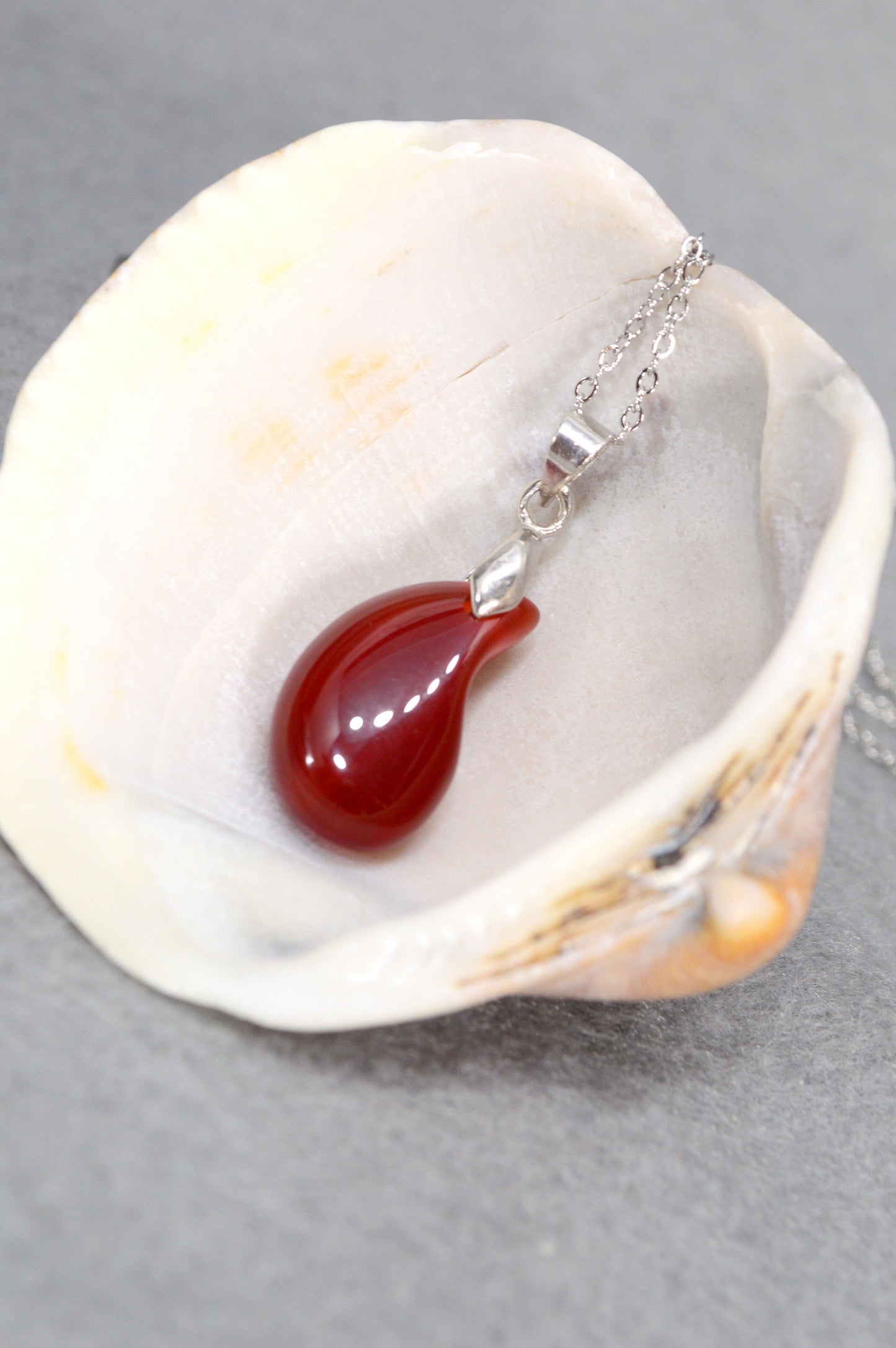 Onyx or carnelian tear-shaped pendant. Drop-shaped pendant. Teardrop stone steel chain necklace. Estibela design. 2cm - 0,8"