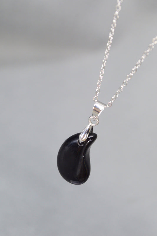 Onyx or carnelian tear-shaped pendant. Drop-shaped pendant. Teardrop stone steel chain necklace. Estibela design. 2cm - 0,8"