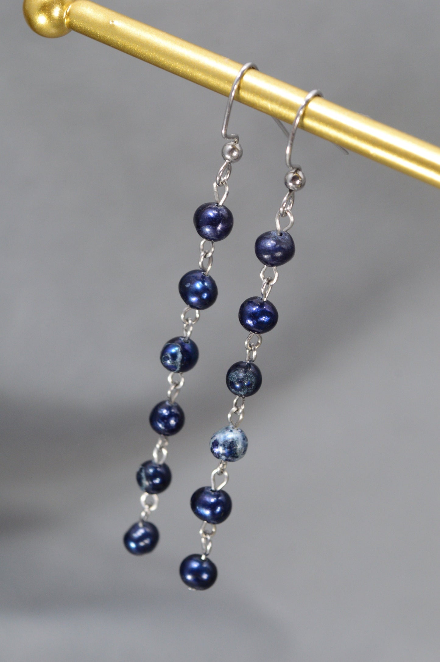 Сascading earrings with freshwater pearls.  Long earrings with deep blue pearls. Chic pearl earrings for formal events.  7cm - 3"