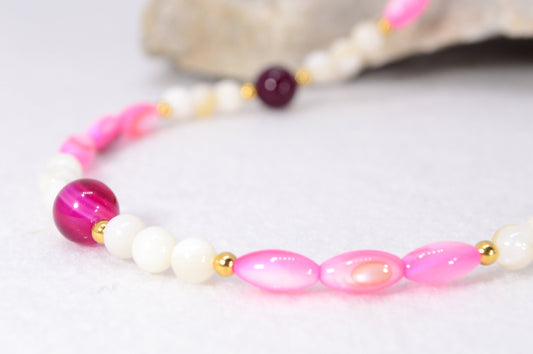 Agate and Mother of Pearl Necklace by Estibela Design. Natural Stone Necklace.   43cm 17"