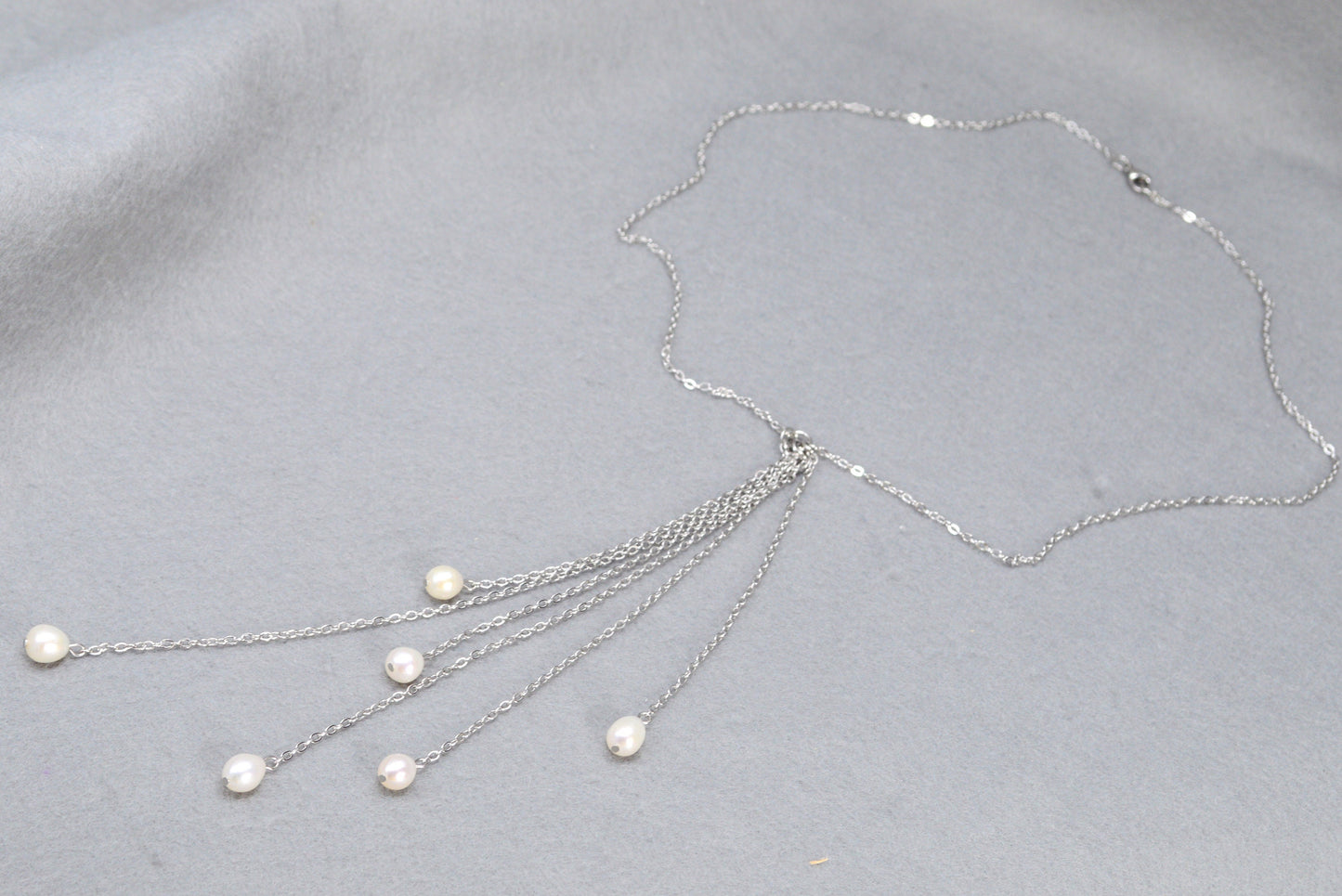 NEW *** Elegant pearl necklace for modern women who value individuality and style, perfect for elevating any outfit with its unique charm.